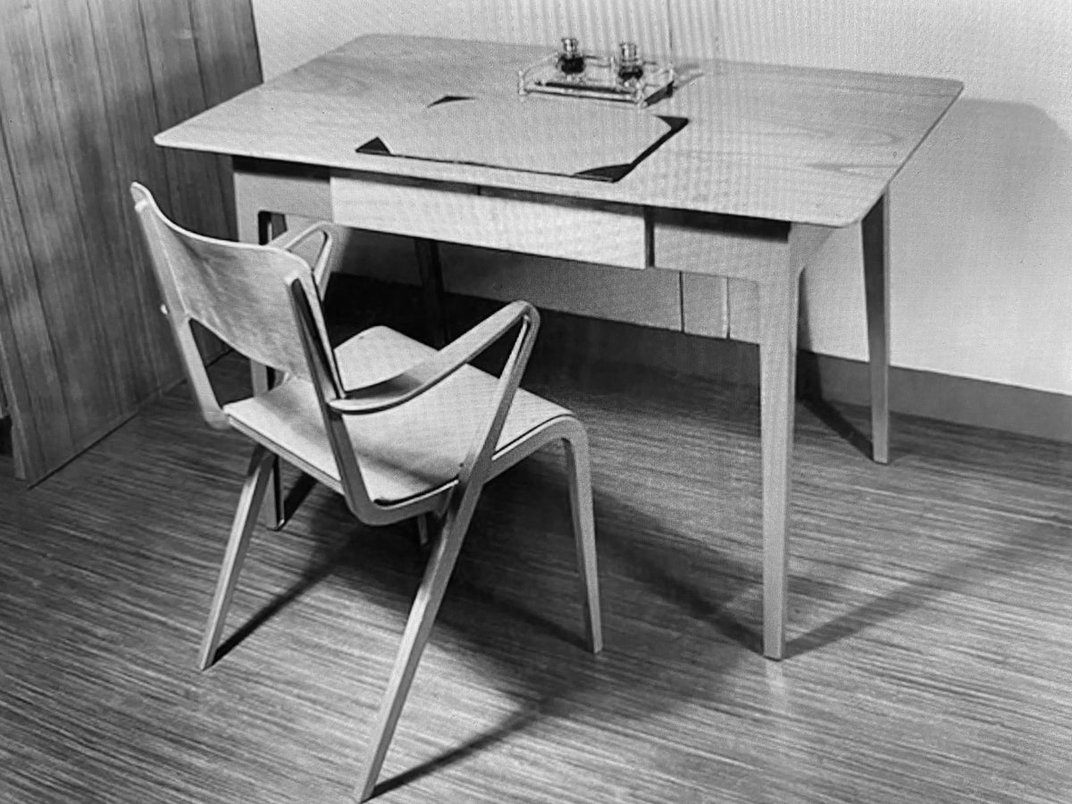 X202_plus_desk_-